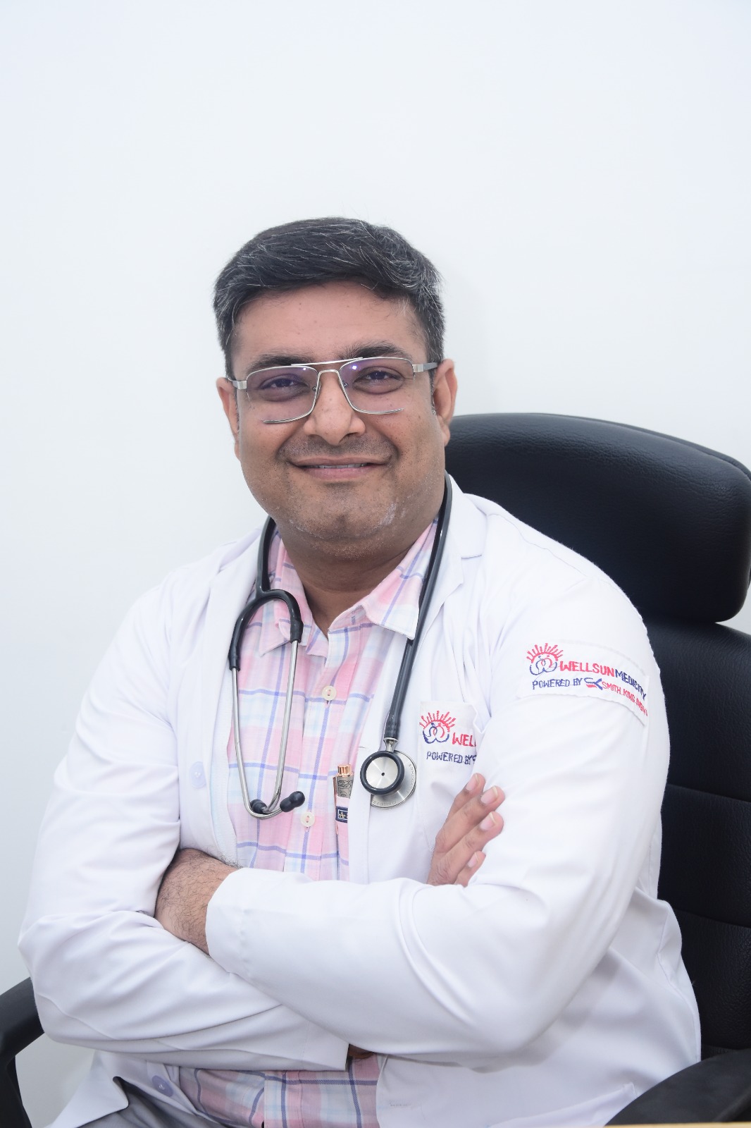 DR.NAVODIT SAHANI